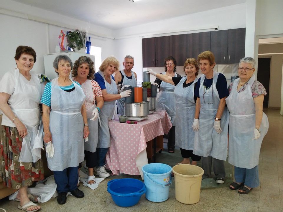 עובדים ביצירה ביחד
